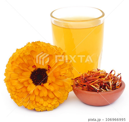 Herbal calendula flower with extract in a glass 106966995