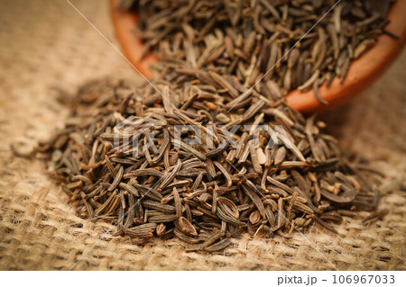 Caraway seeds 106967033