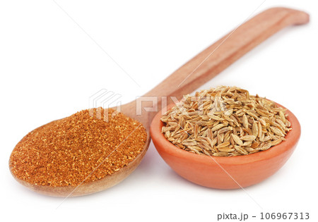 Crushed cumin with whole ones Crushed cumin with whole ones 106967313