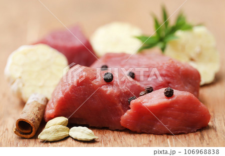 Raw beef with spices 106968838