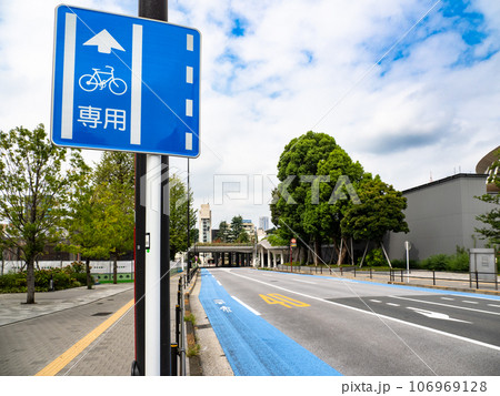規制標識 327の4の2「普通自転車専用通行帯」 106969128