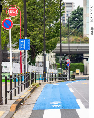 規制標識 327の4の2「普通自転車専用通行帯」 106969131