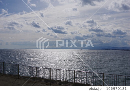 徳島県松茂町　月見ヶ丘海浜公園から小松島市方面を望む 106970181