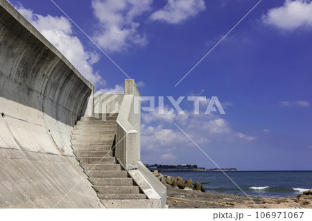 茨城県日立市　初崎海岸の防潮堤 106971067