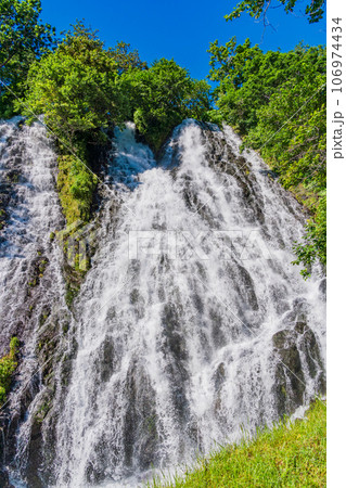 （北海道）ウトロのオシンコシンの滝 106974434