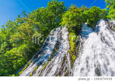 （北海道）ウトロのオシンコシンの滝 106974439