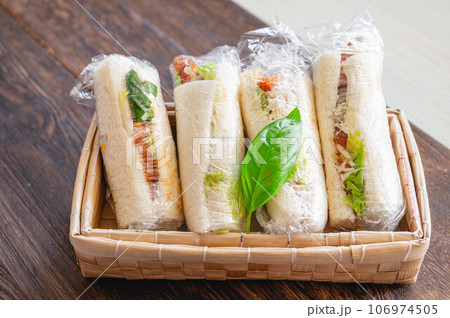 お弁当のロールサンド 106974505