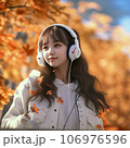 紅葉とヘッドホンと女の子 紅葉とヘッドホンと女の子 106976596