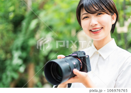 女性フォトグラファー 女性フォトグラファー 106976765