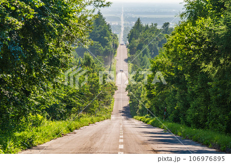 （北海道）斜里町・天に続く道 106976895