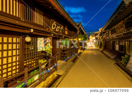 岐阜　飛騨高山の町並み　夜景 106977098