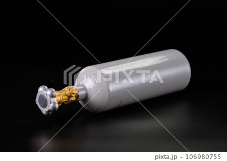 Aquarium balloon with CO2 regulator 106980755
