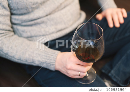 man drinking wine and relaxing 106981964