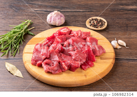Soft focus on raw chopped beef or lamb meat - goulash. 106982314
