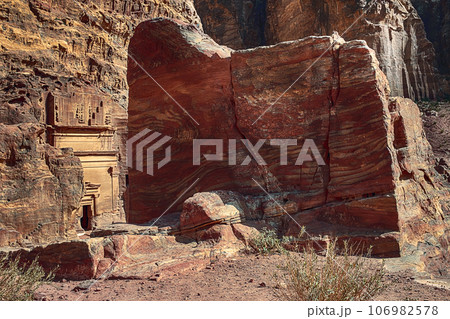 Close-up view of the sandstone rocks during the day in the Siq Gorge, Petra, Jordan 106982578