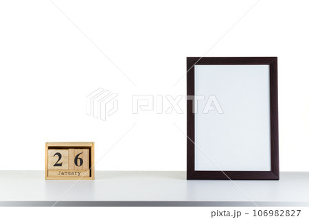 Wooden calendar 26 January with frame for photo...の写真素材 [106982827] - PIXTA