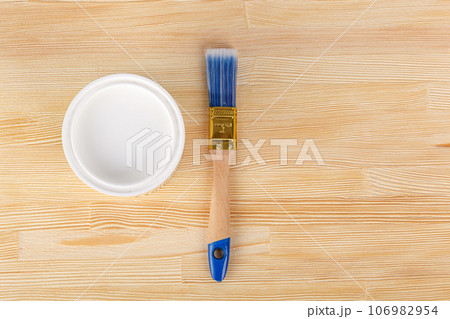 white paint with a brush on a wooden background with texture white paint with a brush on a wooden background with texture 106982954
