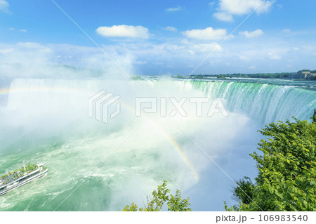 虹のかかるナイアガラの滝 / Niagara Falls 106983540