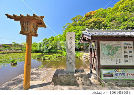 青空と福岡城の風景 石垣と櫓 青空と福岡城の風景 石垣と櫓 106983688