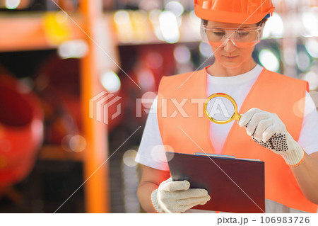 Woman builder is looking for problems in the estimate. 106983726
