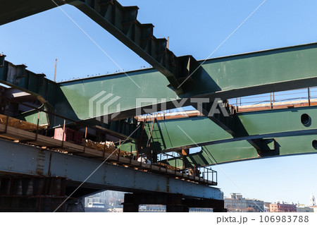 A bridge over the Neva River is under reconstruction, St-Petersburg 106983788