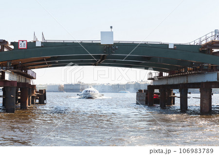 Reconstruction of the bridge over the Neva River 106983789