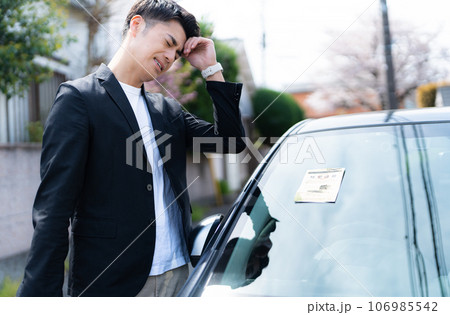 駐禁ステッカーを貼られた乗用車 駐禁ステッカーを貼られた乗用車 106985542