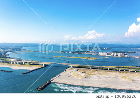 夏の浜名バイパスと浜名湖（静岡県） 106986226