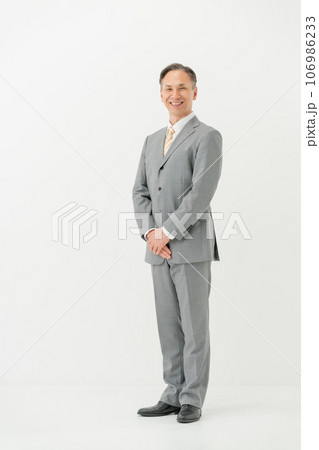 ビジネス　男性　プロフィール　白背景 106986233
