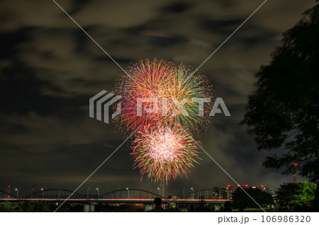 水都くらわんか花火大会　枚方市 106986320