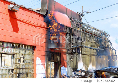Fiery inferno engulfs, house utterly destroyed by fire Fiery inferno engulfs, house utterly destroyed by fire 106986362