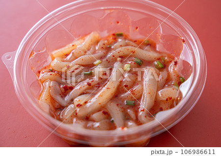 おいしいご飯とキムチやじゃこ おかず おいしいご飯とキムチやじゃこ おかず 106986611