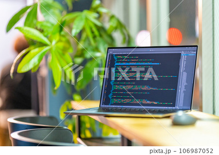 ホームページ制作　HTML　CSS　夜のラウンジ 106987052