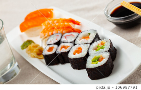 Sushi set 106987791
