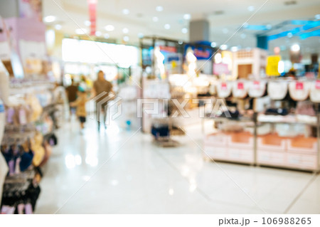 Abstract blurred of people in shopping mall of department store for background 106988265