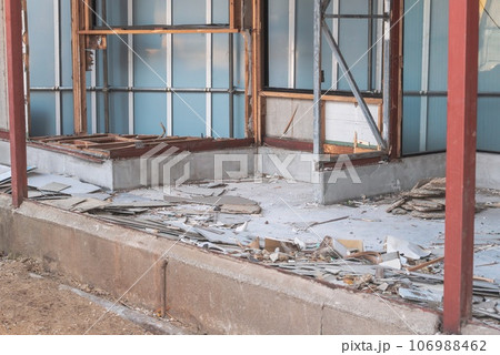 鉄骨造プレハブの解体工事 106988462