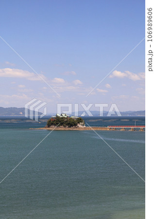 香川県三豊市三野町の海上に浮かぶ子供の守り神「津嶋神社」 香川県三豊市三野町の海上に浮かぶ子供の守り神「津嶋神社」 106989606