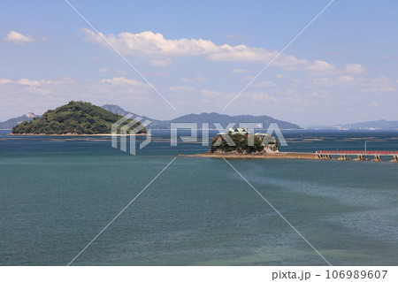 香川県三豊市三野町の海上に浮かぶ子供の守り神「津嶋神社」 106989607