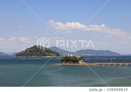 香川県三豊市三野町の海上に浮かぶ子供の守り神「津嶋神社」 106989610