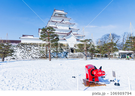日本100名城 雪晴れの鶴ヶ城(会津若松城) 天守と赤べこ 日本100名城 雪晴れの鶴ヶ城(会津若松城) 天守と赤べこ 106989794