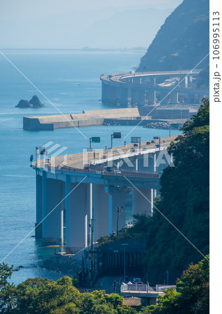 新潟県／親不知の北陸自動車道、国道8号線 106995113