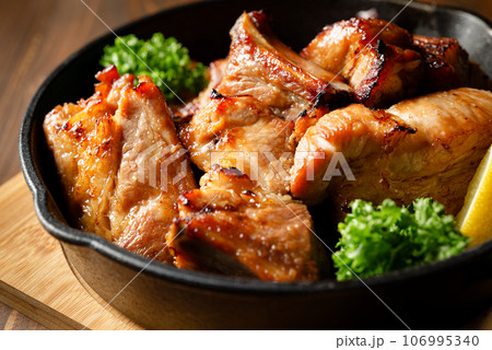 骨付きスペアリブ 106995340