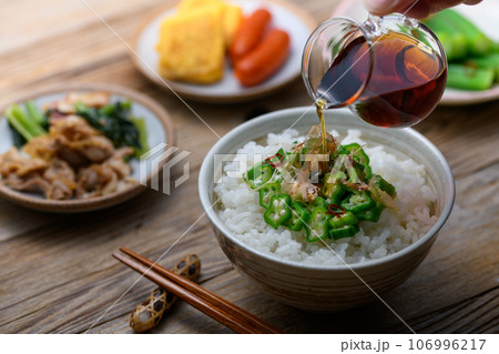おくら料理の定番 おくらご飯 とろとろ おいしい オクラ ( 夏野菜の定番 おくら ) おくら料理の定番 おくらご飯 とろとろ おいしい オクラ ( 夏野菜の定番 おくら ) 106996217