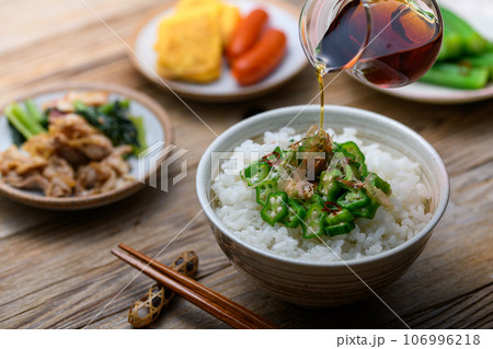 おくら料理の定番 おくらご飯 とろとろ おいしい オクラ ( 夏野菜の定番 おくら ) おくら料理の定番 おくらご飯 とろとろ おいしい オクラ ( 夏野菜の定番 おくら ) 106996218