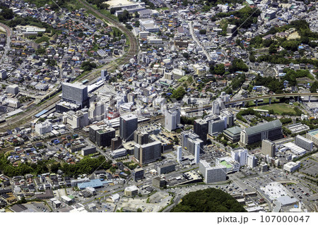 千葉県成田市の中心部を空撮 107000047