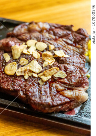 牛肉のステーキ 107000546