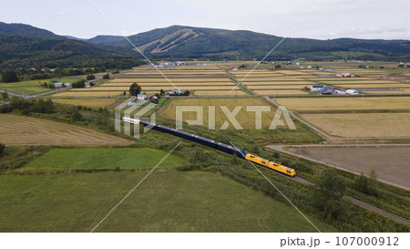秋の宗谷本線を行くTHE ROYAL EXPRESS 秋の宗谷本線を行くTHE ROYAL EXPRESS 107000912