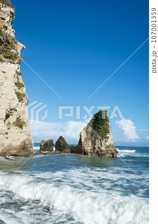 大波月海岸のロウソク岩 大波月海岸のロウソク岩 107001359