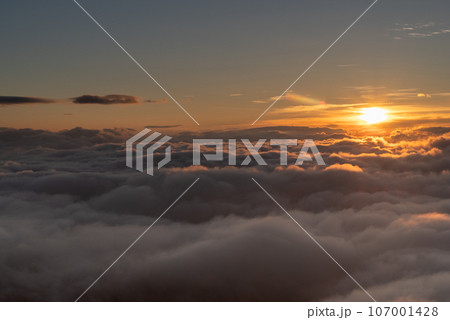 雲海と朝陽 107001428