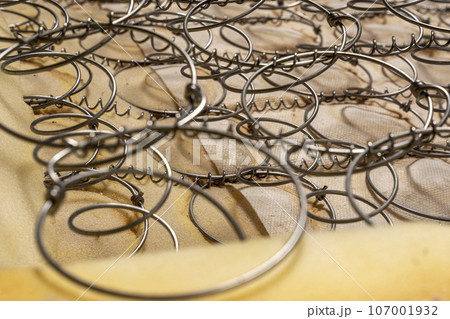 The internal structure of the spring mattress. Old box-spring mattress 107001932